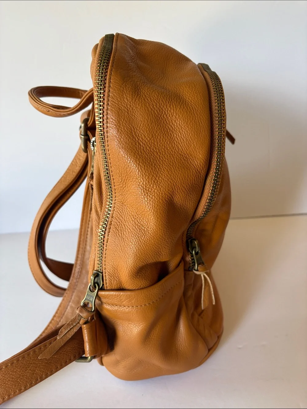 Wanderers Travel Company Leather Casual Backpack - Tan. Like brand new. - Picture 10 of 11